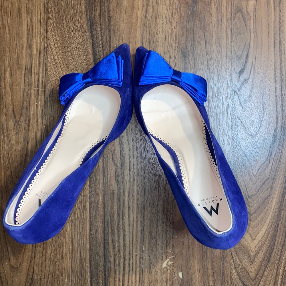 Royal blue, like new size 9 Madison by shoe dazzle stilettos